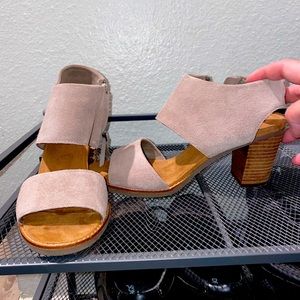 Toms heels